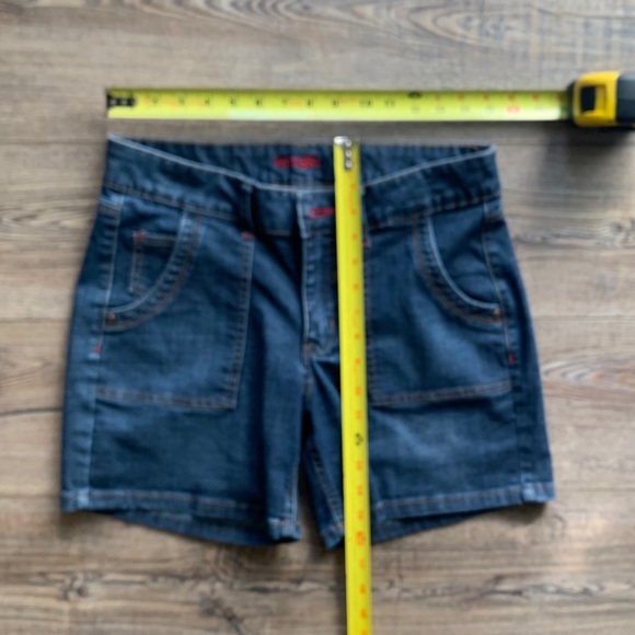 Wrangler Hemmed Denim Jean Shorts Size 10 - Picture 4 of 5